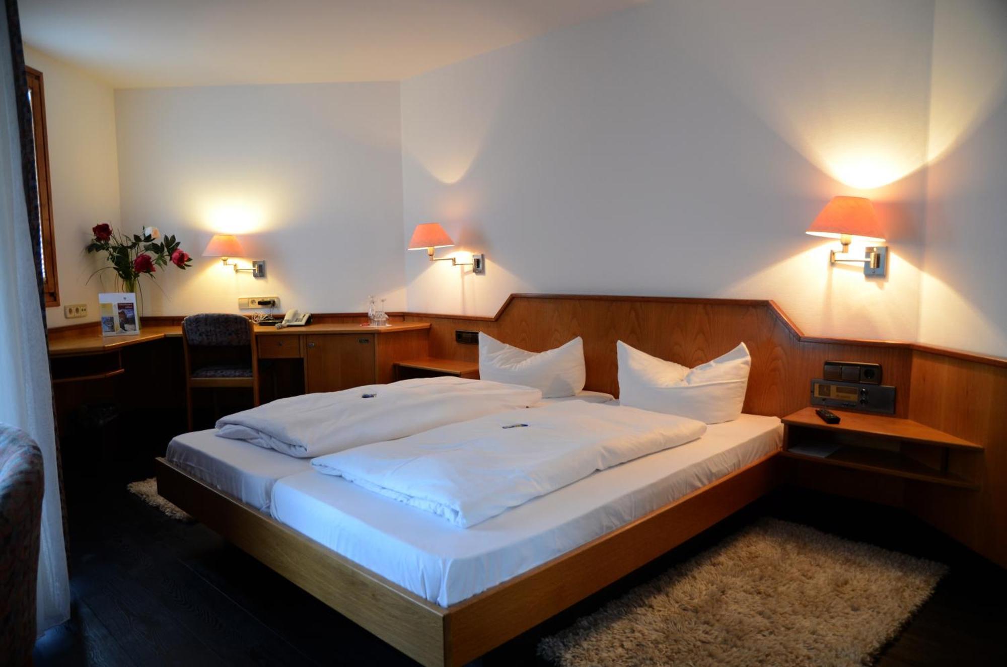Hotel Mohren Ochsenhausen Экстерьер фото