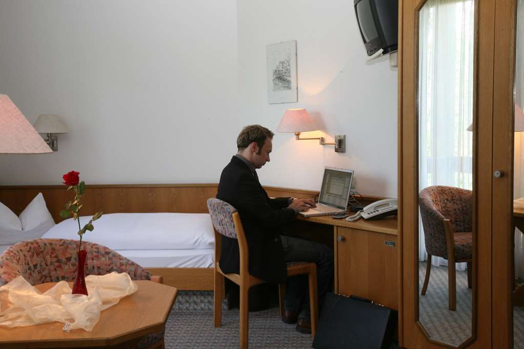 Hotel Mohren Ochsenhausen Номер фото